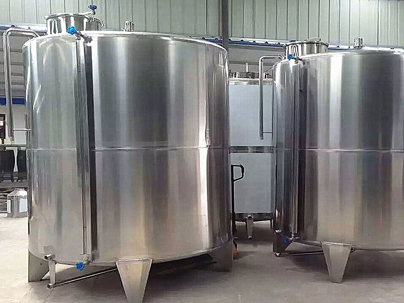 燒酒設(shè)備很多種，唯獨(dú)只愛不銹鋼