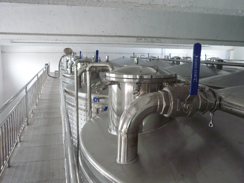 不銹鋼釀酒設(shè)備與鋁材釀酒設(shè)備的區(qū)別